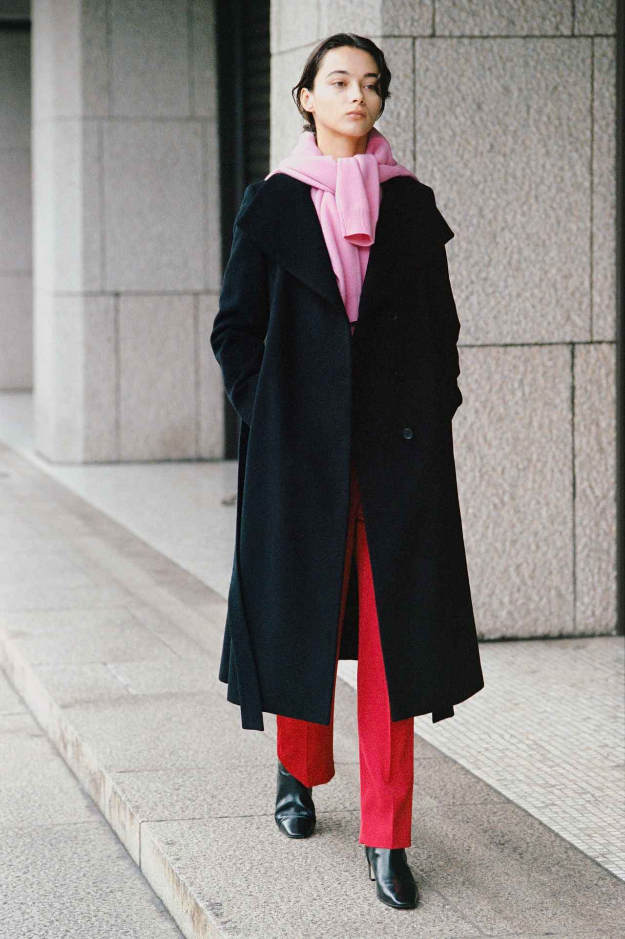 画像: プレミアムカシミヤロングコート￥59,400 www.junonline.jp