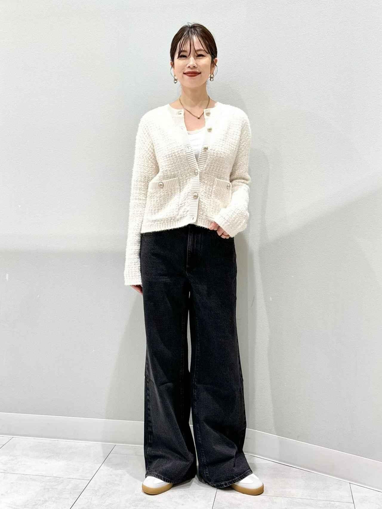 グレー色ジーンズ』どう穿く？【GU】40・50代が真似したい「垢抜け 