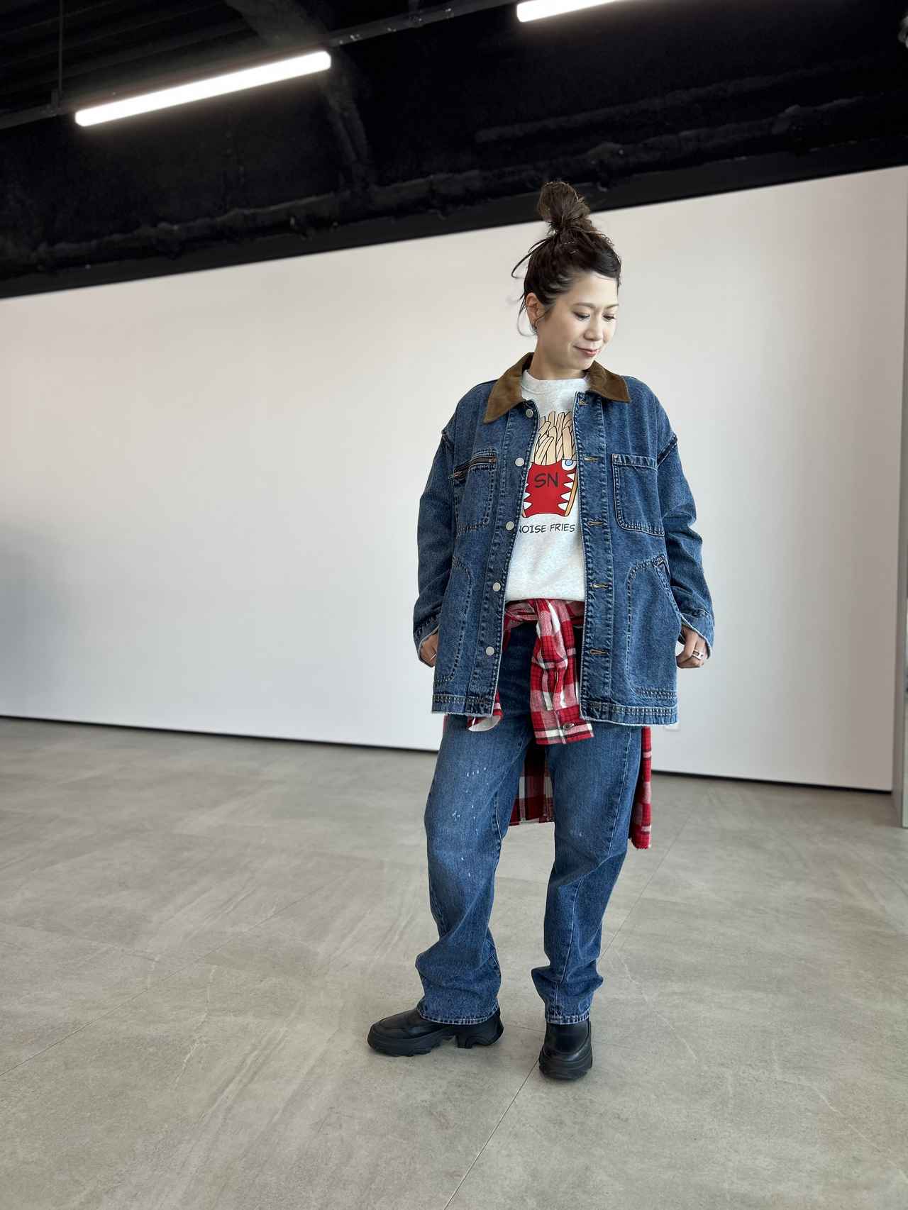 画像: 【UG】カバーオールジャケット UNDERCOVER（Mサイズ着用）¥5,990、ツイストパンツ UNDERCOVER（XS着用）¥3,990、ヘビーウェイトスウェットプルオーバー UNDERCOVER 2 （Sサイズ着用）¥2,990、ヘビーフランネルシャツ UNDERCOVER¥3,990　※太田さんの身長：159㎝  www.gu-global.com