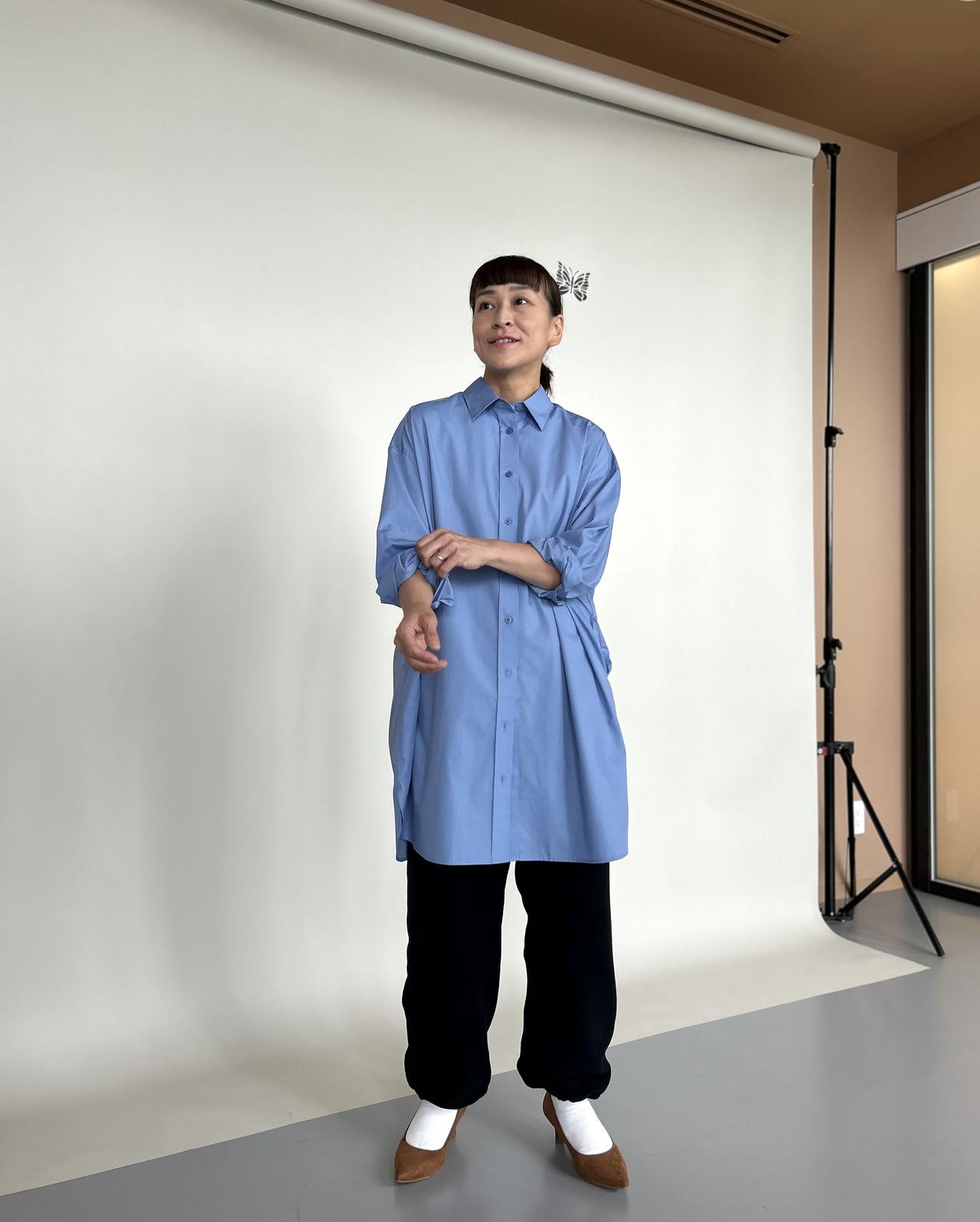 画像: 【UNIQLO and NEEDLES】フリースワイドパンツ（Mサイズ着用）¥3,990、【UNIQLO】オーバーサイズシャツワンピース¥2,990 ※佐藤さんの身長：165cm www.uniqlo.com