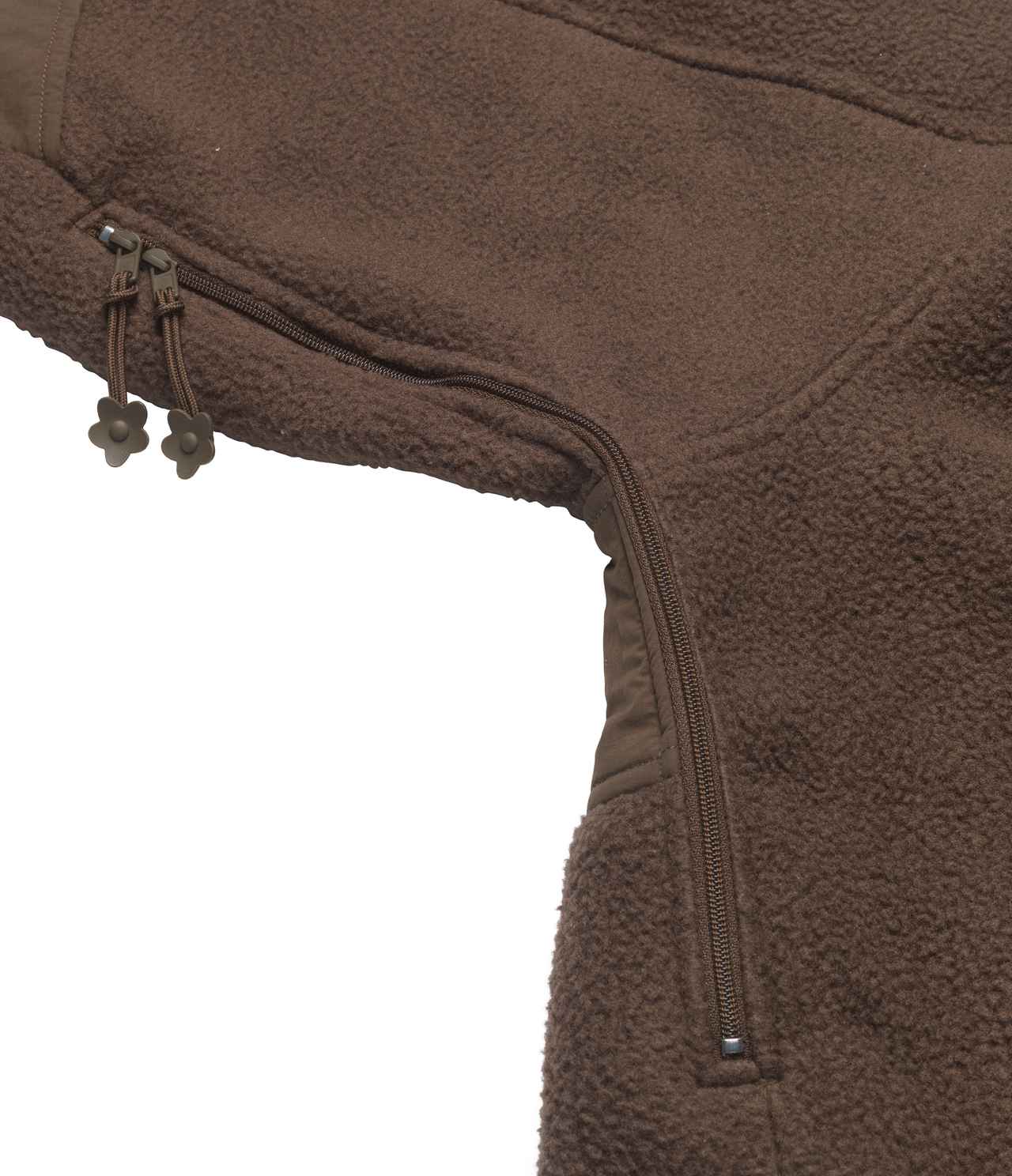 画像: 通気性をよくする脇のジップにもお花のモチーフが！