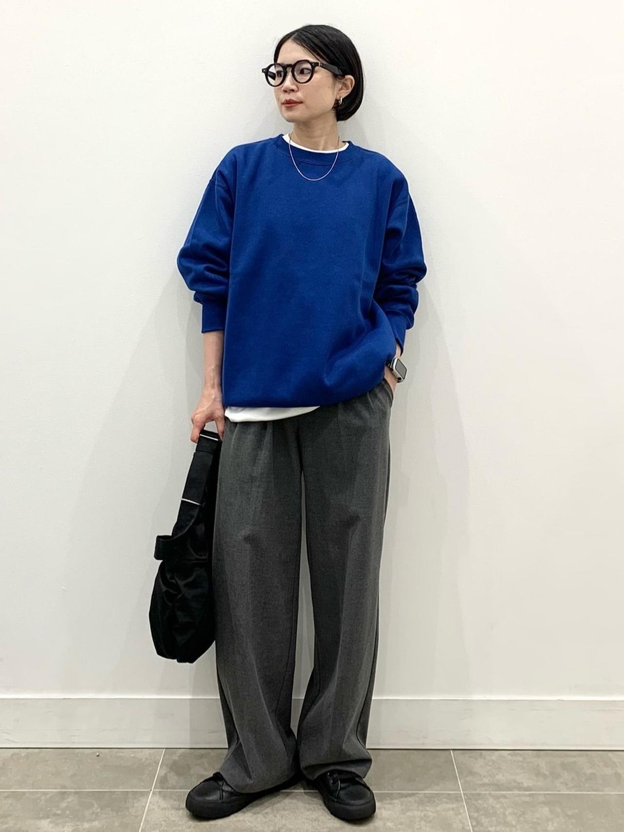 GUの濃ブルー】がセンス良い！ 40・50代が即こなれる「トップス着回し 