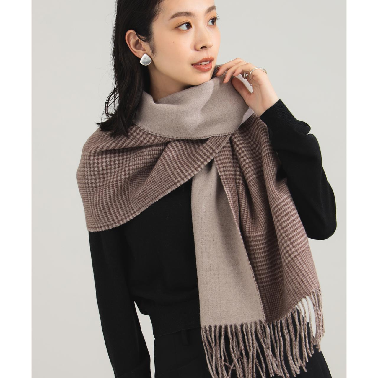 画像: 「グレンチェック アルパカ リバーシブル ストール」￥19,800 出典：デミルクス ビームス