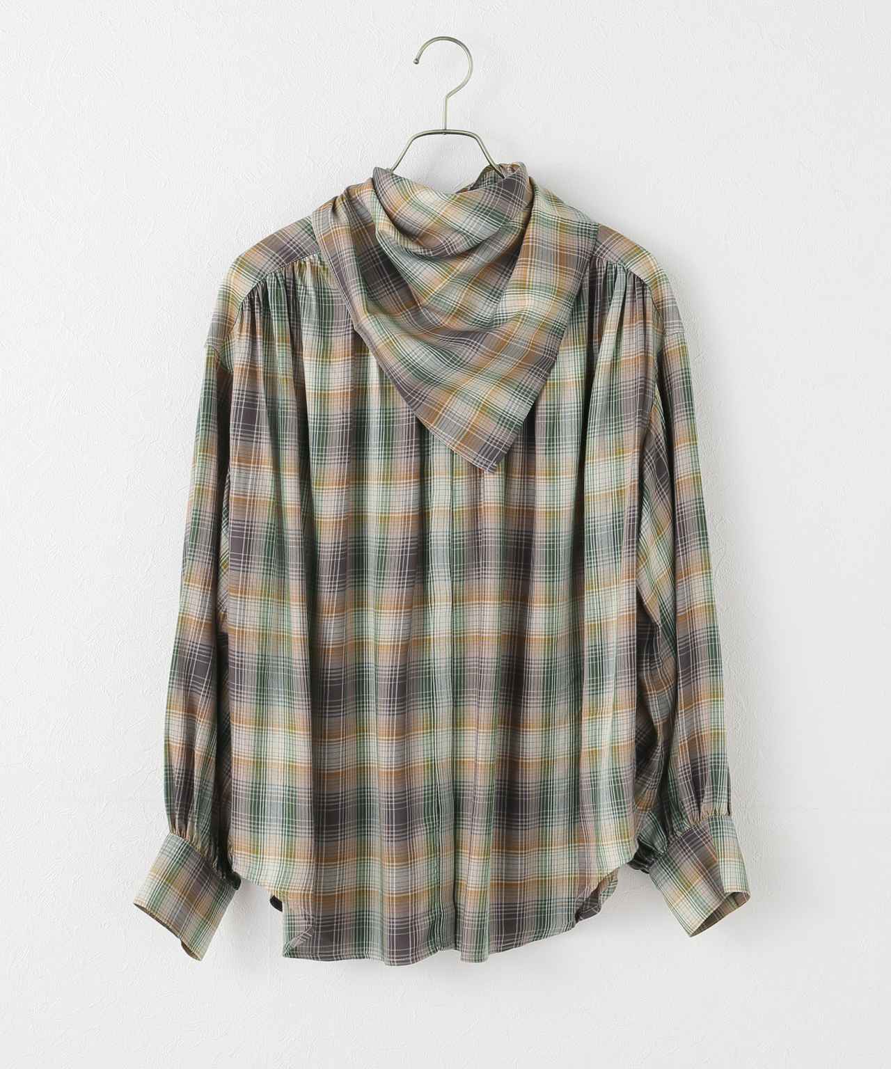 画像: 「2WAYスカーフセットブラウス（スカーフ付き）」￥14,300 出典：ジャーナル スタンダード