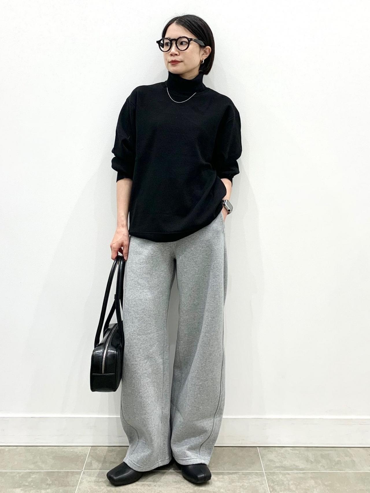 グレー スウェット パンツ コーデ