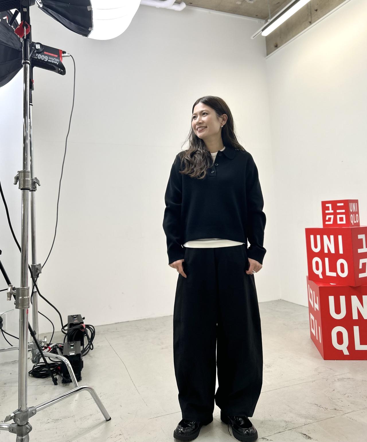 画像: 【ユニクロ】スムースコットンポロセーター（Lサイズ着用）¥3,990、ソフトリブクルーネックT/長袖（Mサイズ着用）¥1,990、ジャージーバレルレッグパンツ（Sサイズ着用）¥3,990　※太田さんの身長：159㎝ www.uniqlo.com