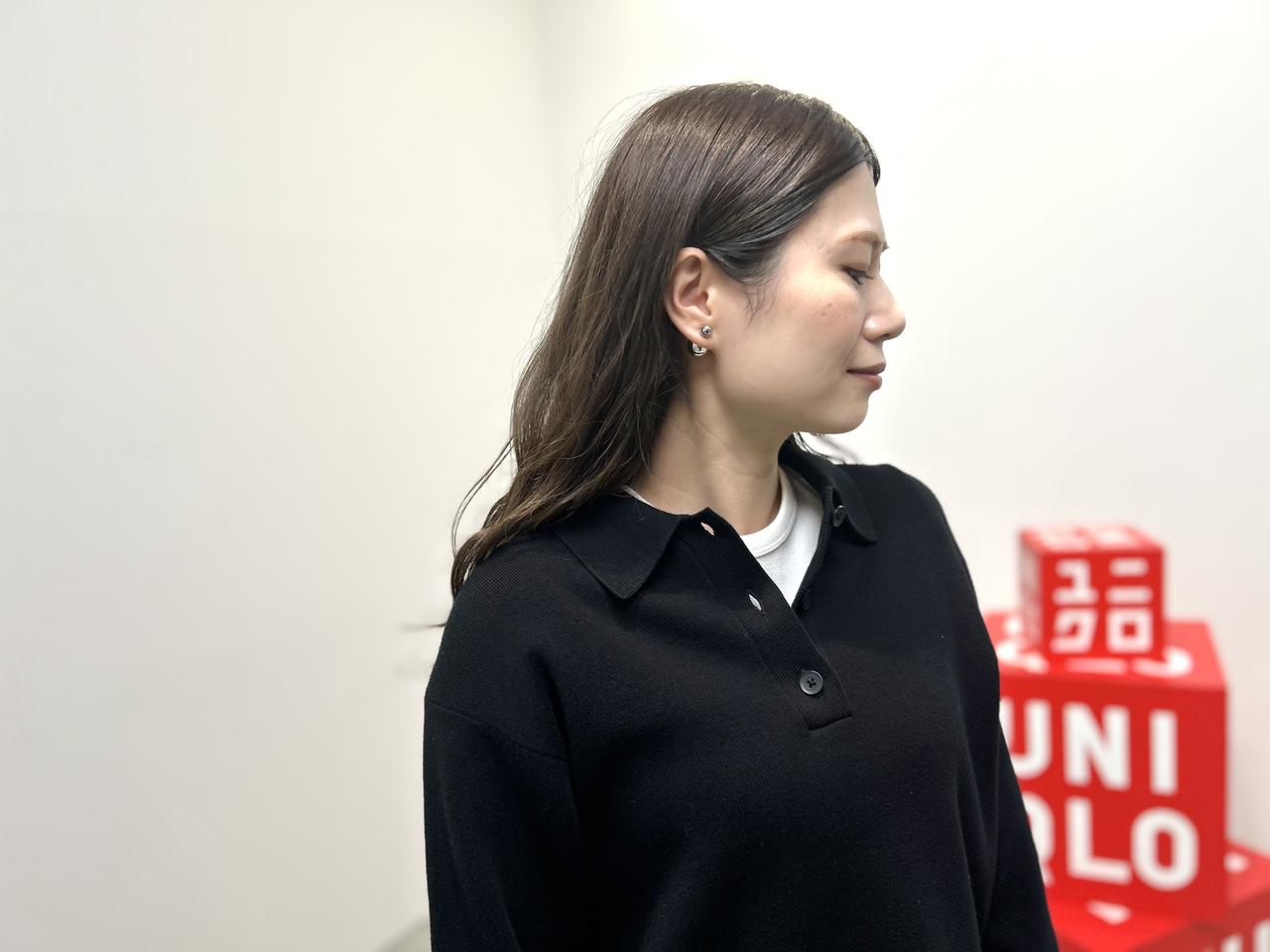 画像: 【ユニクロ】スムースコットンポロセーター（Lサイズ着用）¥3,990、ソフトリブクルーネックT/長袖（Mサイズ着用）¥1,990 www.uniqlo.com