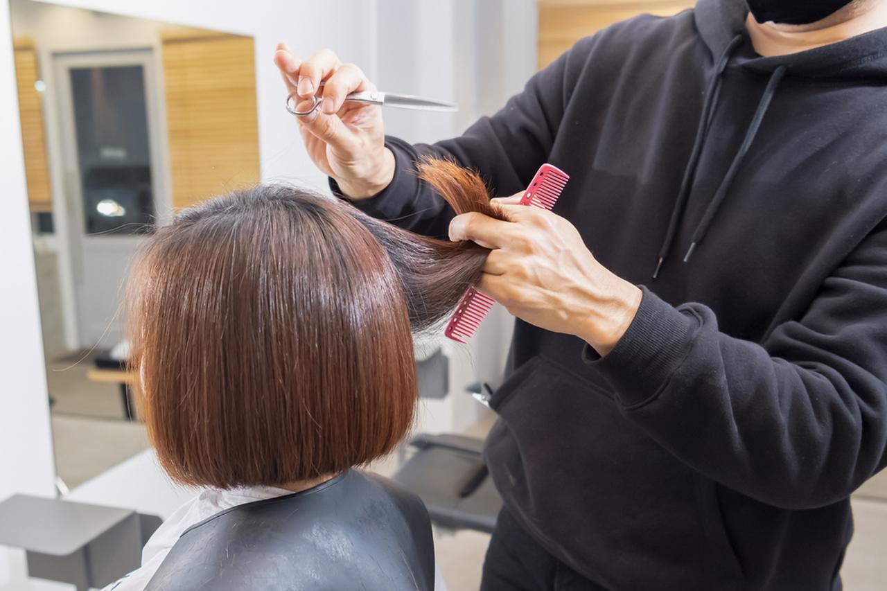 画像: 美容室で「いたた、、」腰のヘルニアが悪化！ 痛みを隠す私に、若い美容師から『予想外すぎるひと言』が