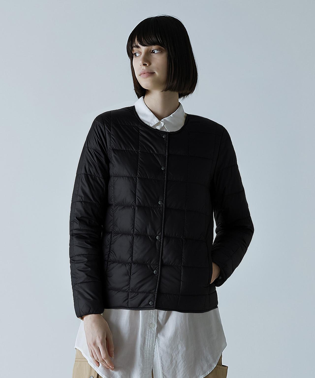 画像: ベーシック クルーネックボタン インナーダウンジャケット 出典：タイオン