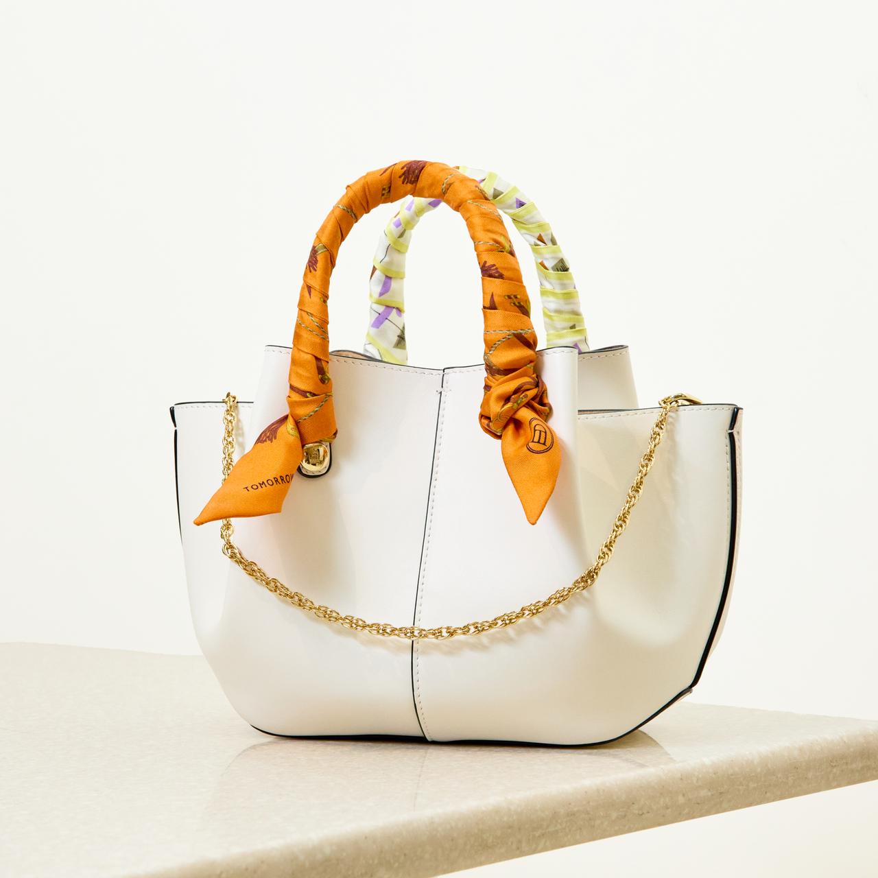 画像: スカーフ初心者はタイスカーフがおすすめ