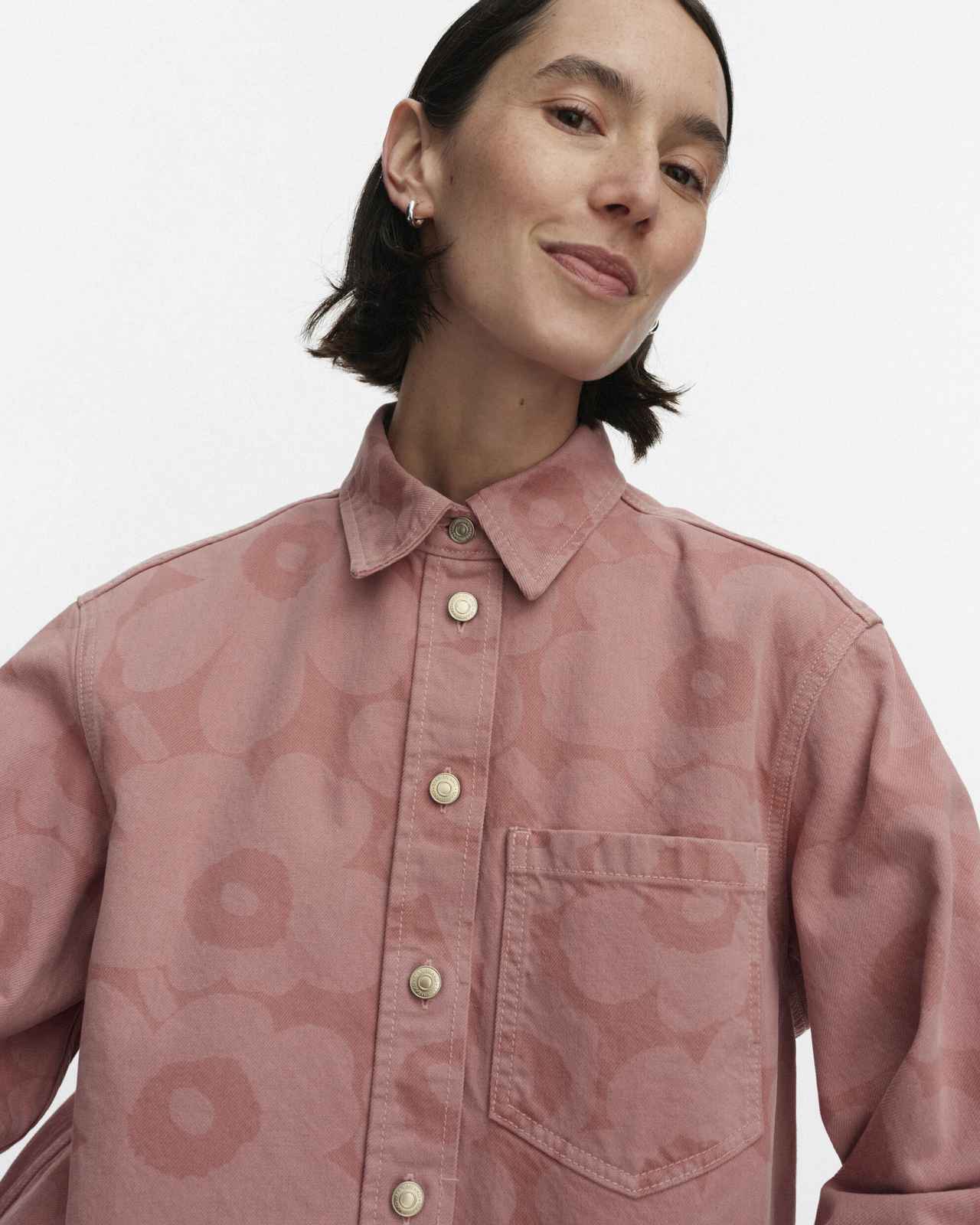 画像: 【Marimekko】Maridenim Vaihe Unikko シャツ¥67,100　※公式オンラインストアで先行発売中。一般発売は2026年1月30日（金） www.marimekko.jp