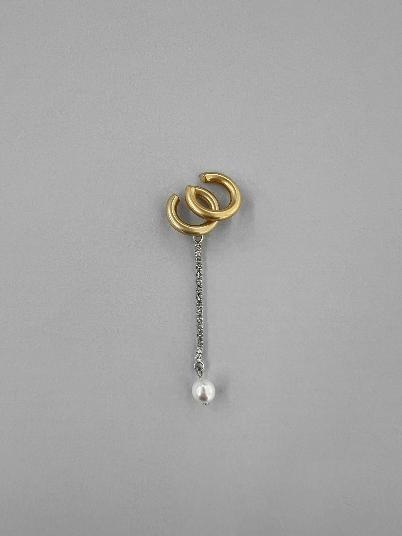 画像: 【MONDAY EDITION】Pearl and Crystal Unbalanced Earcuff¥9,350 monday-editon.jp