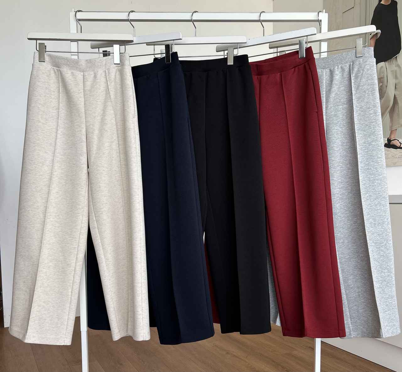 画像: 【UNIQLO：C】スウェットストレートパンツ各¥3,990 www.uniqlo.com