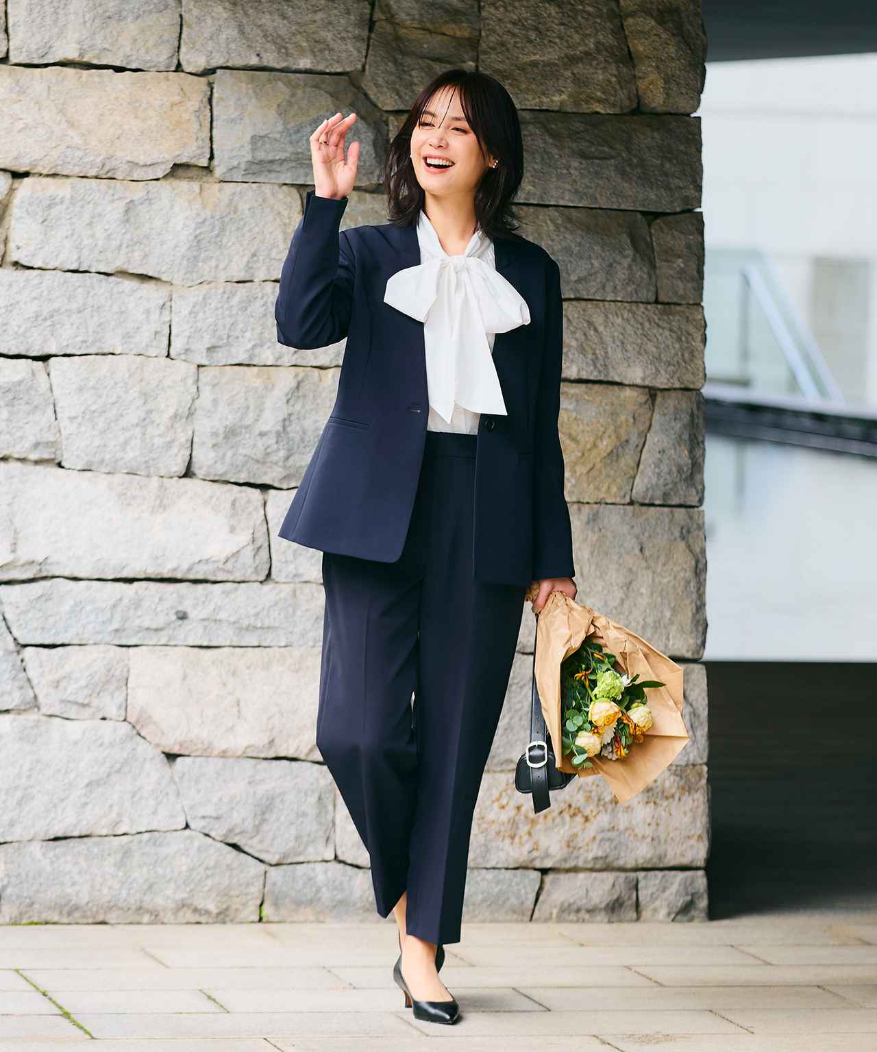 画像: 【クロス ファンクション】《洗える・シワになりにくい》2点セット 正解 ノーカラージャケット & ワイドパンツ¥15,400　※単品価格《洗える・シワになりにくい》正解ノーカラージャケット¥9,900、《洗える・シワになりにくい》正解ワイドパンツ¥6,930、《シワになりにくい》リボンボウタイボリュームシャツ¥3,960 www.crossplus.jp