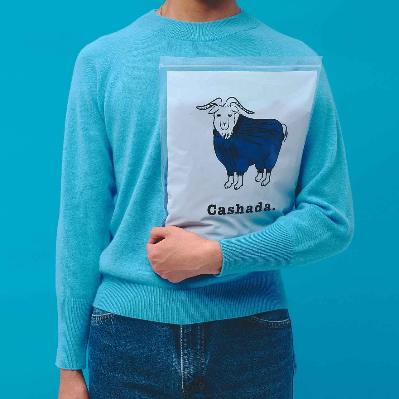 画像: 12GG Plain Crew Neck ライトブルー ￥20,900／カシャーダ 出典：cashada-by-noren.stores.jp
