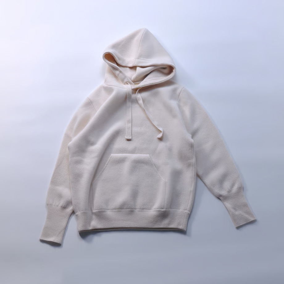 画像: 12GG Double-Face Pullover Hoodie ホワイト 各￥42,900／カシャーダ 出典：cashada-by-noren.stores.jp