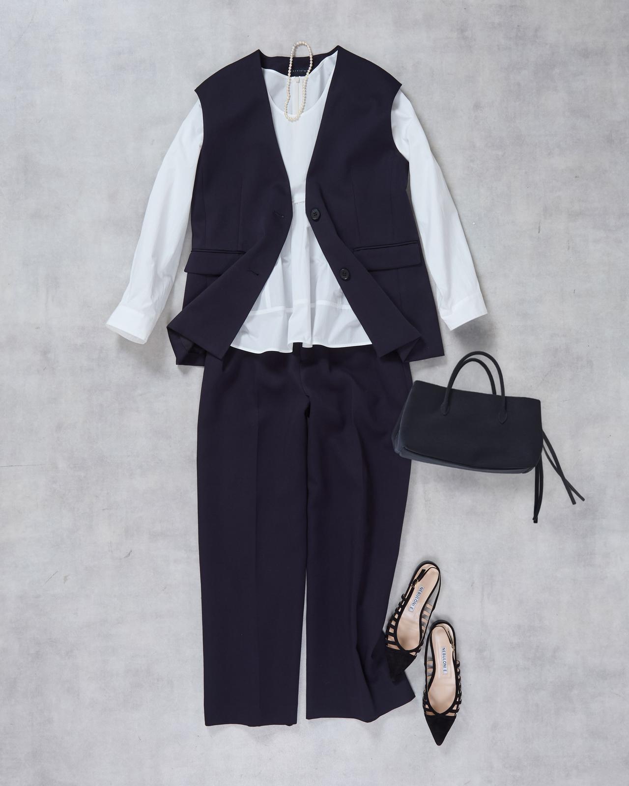 画像: ジレ￥39,400・パンツ￥30,800・ブラウス￥28,600・バッグ￥50,600・シューズ￥70,400・ネックレス￥50,600 store.melrose.co.jp