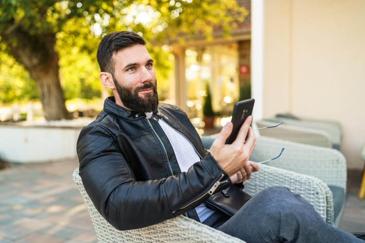 画像: 「夜道は危ないから、毎日送るよ」親切な同僚男性が、いつしか恐怖に！ 一瞬で退散させた『夫婦の連携プレー』