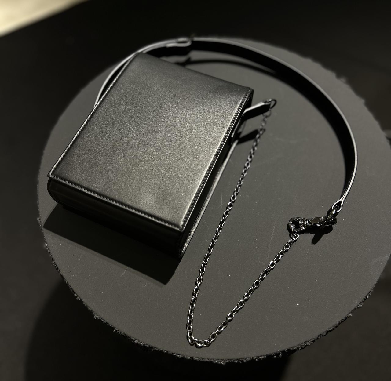 画像: 【ミズイロインド】チェーンコンビショルダーストラップバッグ［縦19×横14×マチ6㎝］¥55,000 mizuiroind.jp