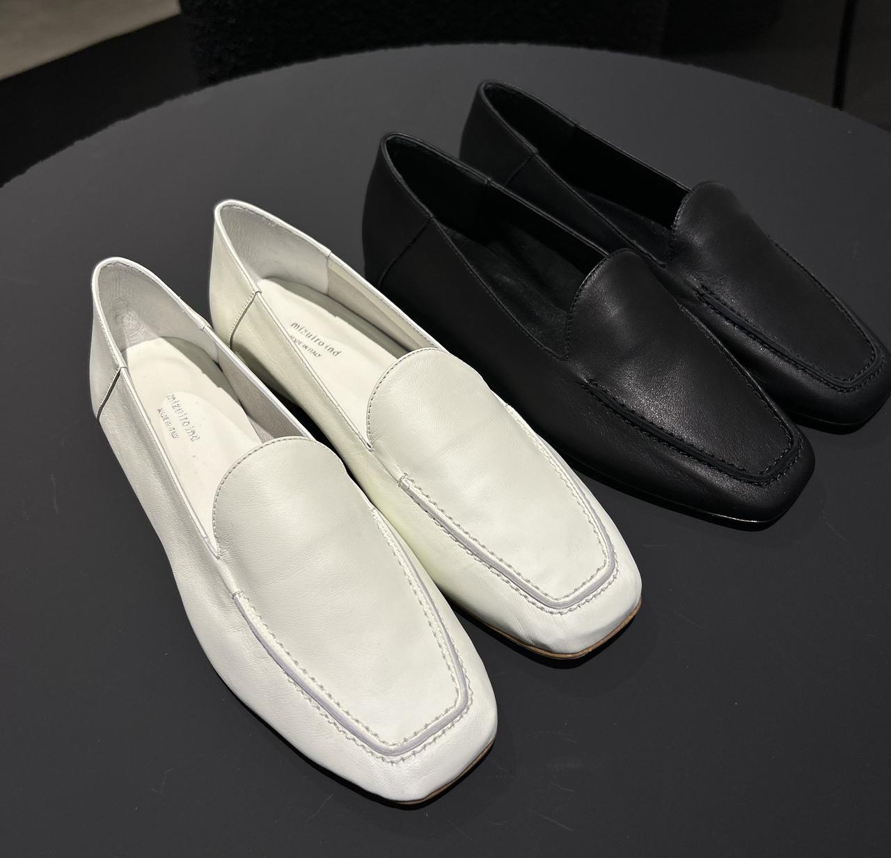 画像: 【ミズイロインド】ヴァンプローファー各¥62,700 mizuiroind.jp