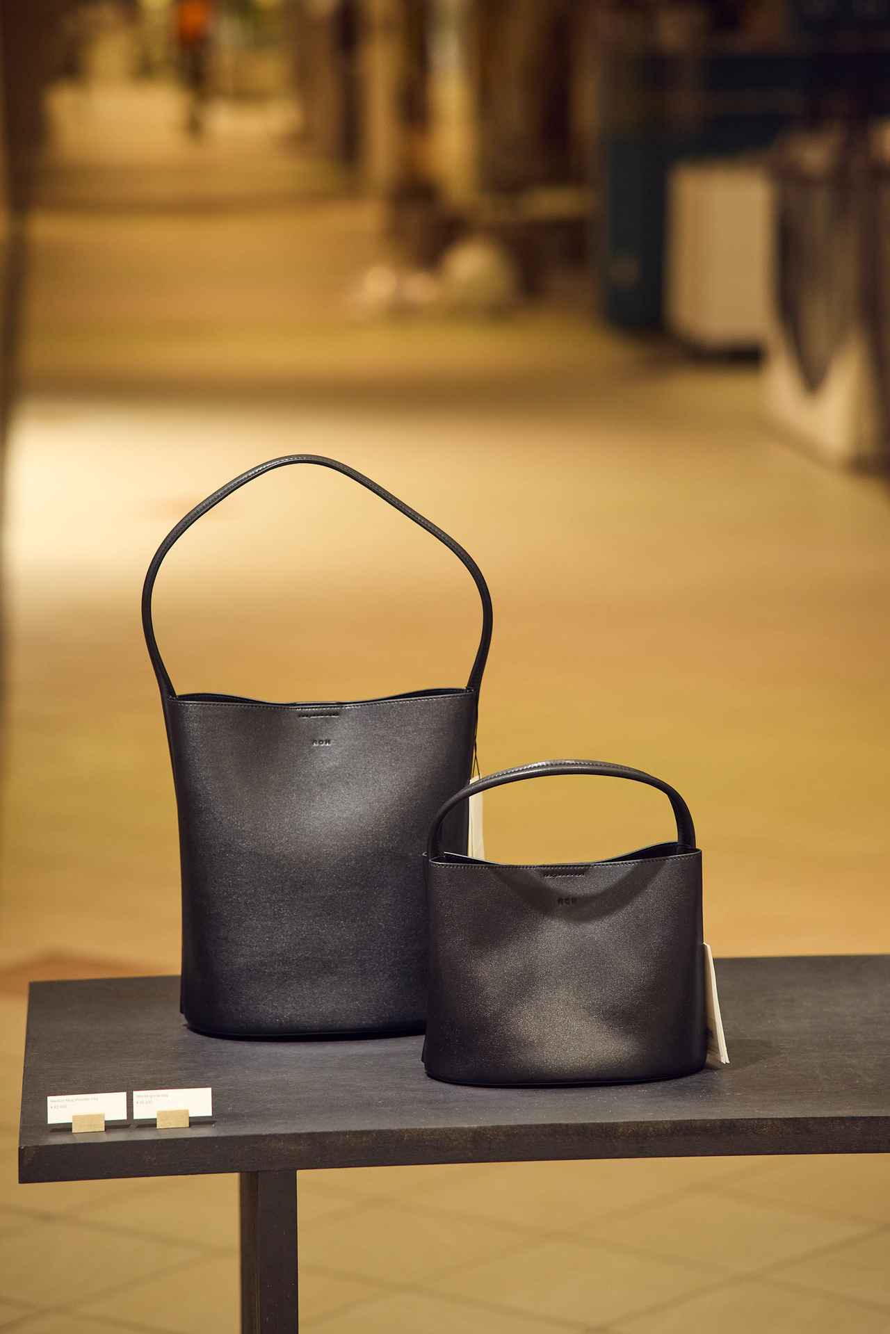 画像: 【ROH SEOUL】左から：MEDIUM MUG SHOULDER BAG¥42,900、Mini Mug tote bag¥35,200 rohseoul.jp