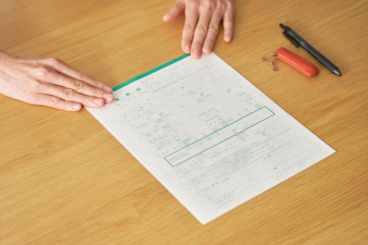 画像: 離婚計画がバレた。夫「謝るまで逃がさない」娘と必死で家を飛び出した私が、数か月後に涙したワケ