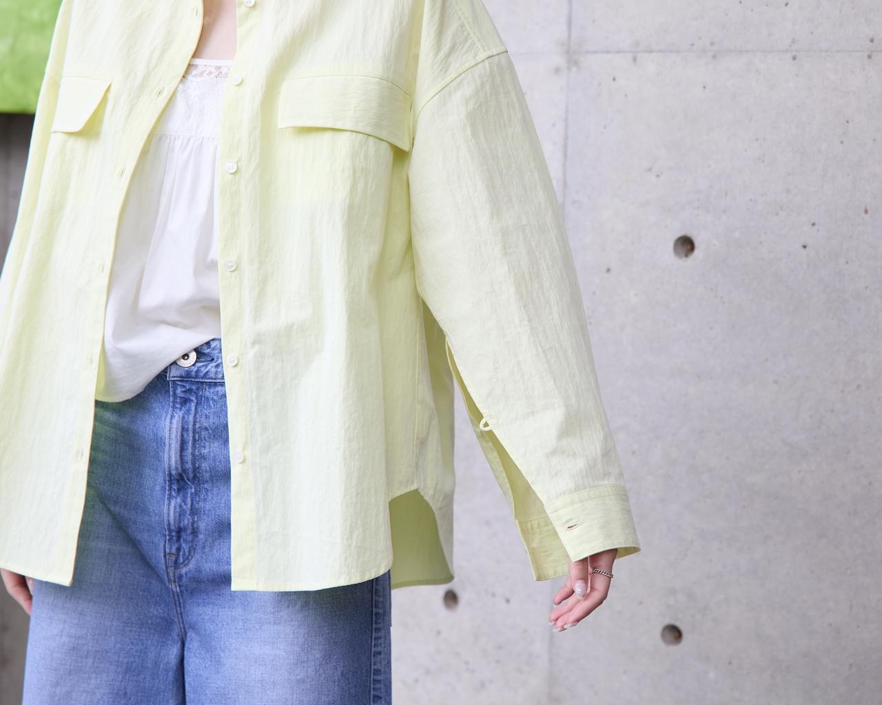 画像: オーバーサイズシャツを夏のカジュアルスタイルの羽織りとして投入！