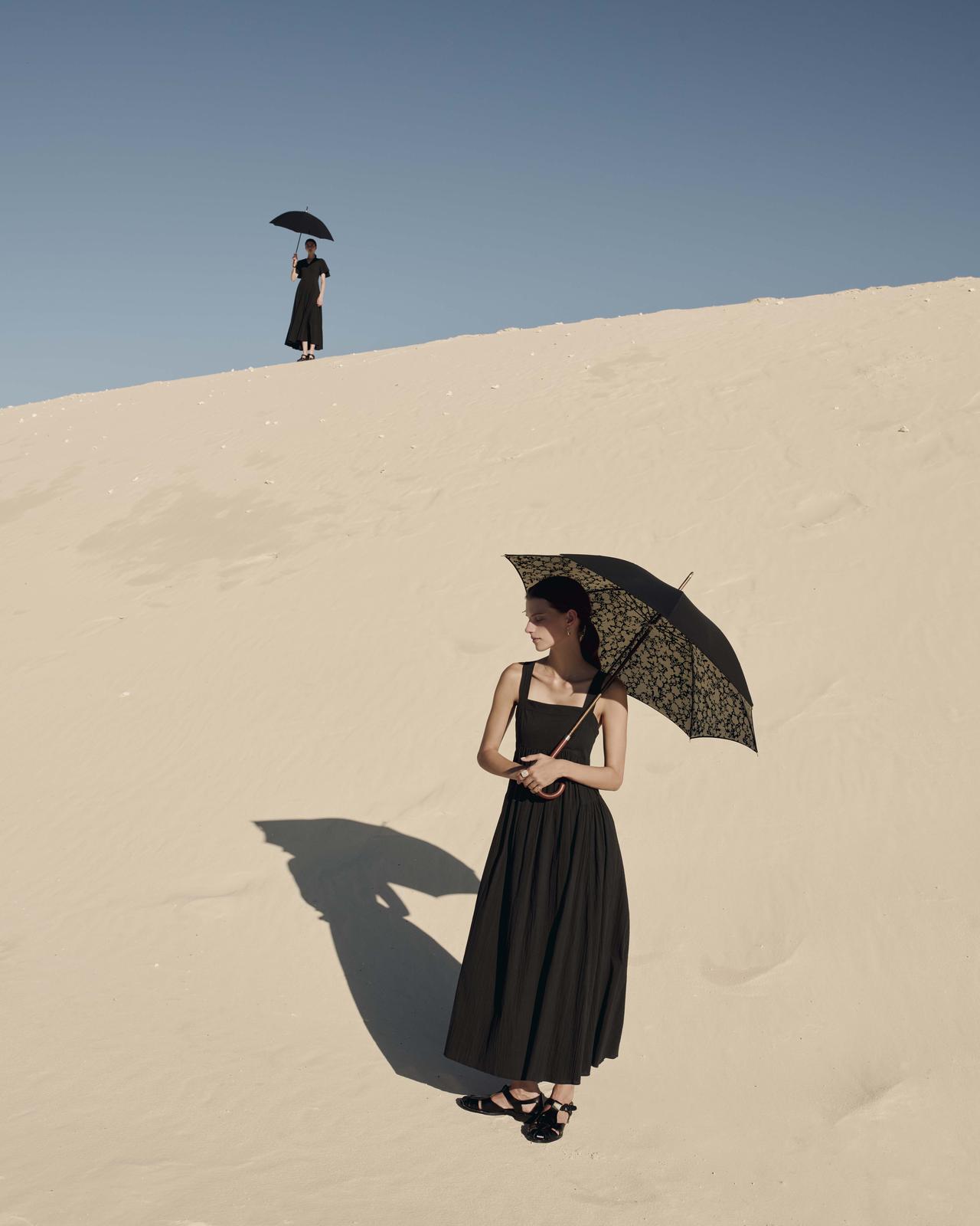 画像: 【MARIHA】晴雨兼用傘 ¥38,500 mariha.jp