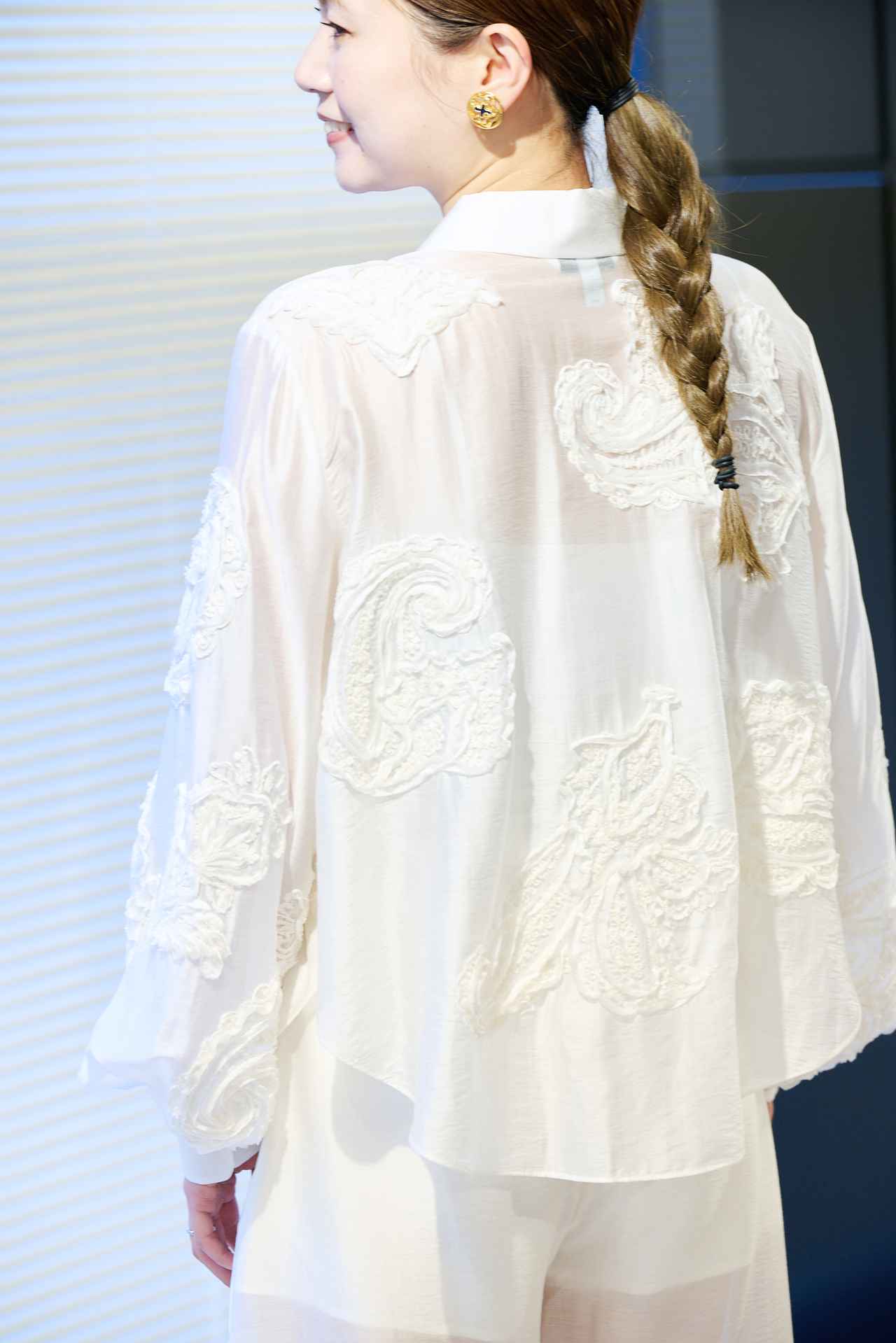 画像2: 【H&M EDITION】シャツ¥8,999、パンツ¥8,999 www2.hm.com