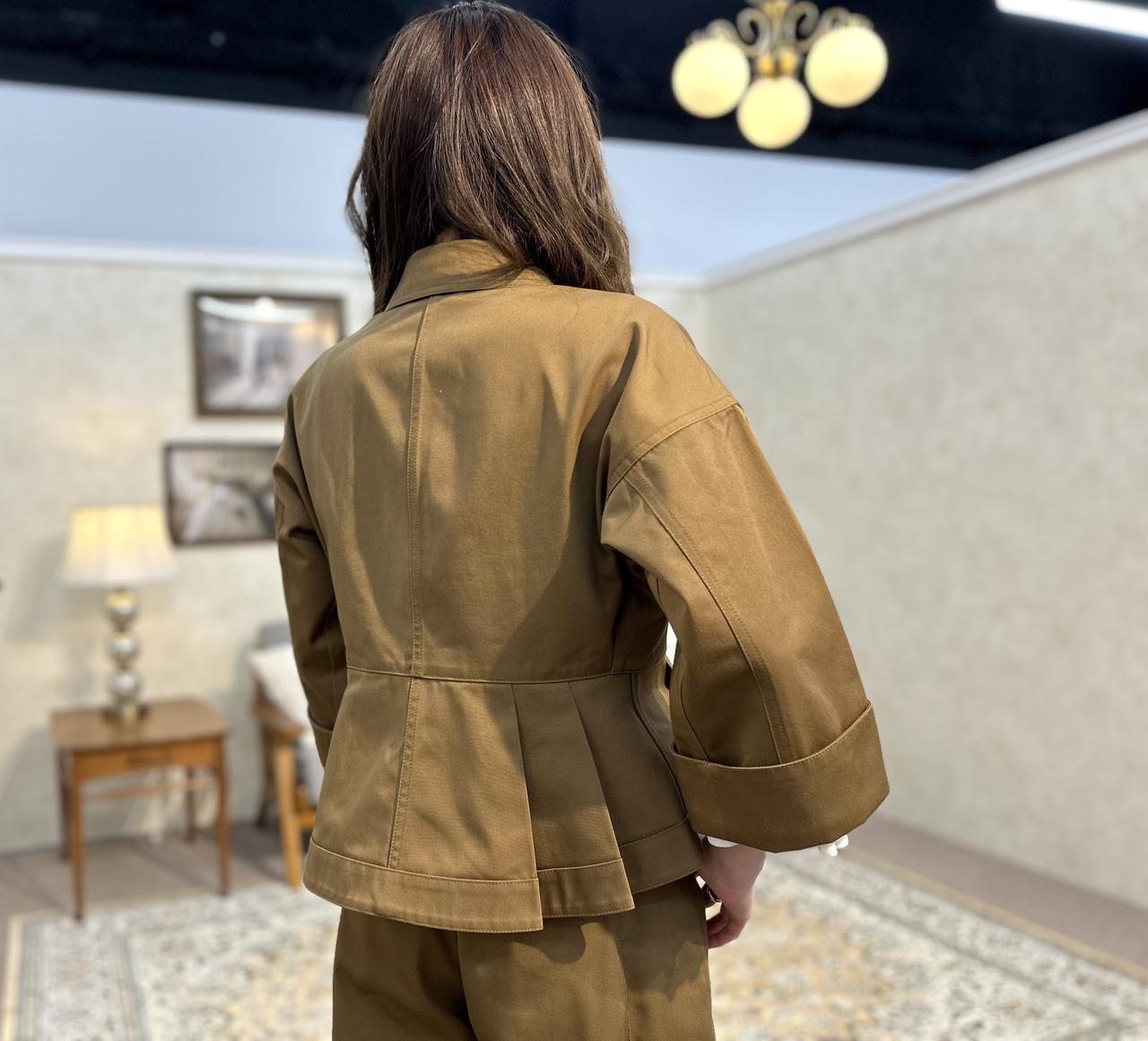 画像: 【GU×rokh】ペプラムブルゾン by rokh（Mサイズ着用） ¥4,990 www.gu-global.com