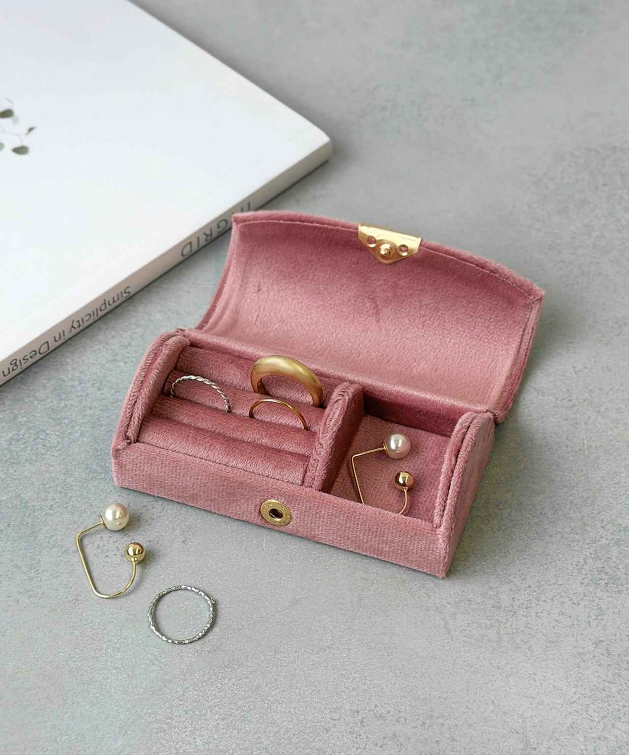 画像1: 出典：3COINS