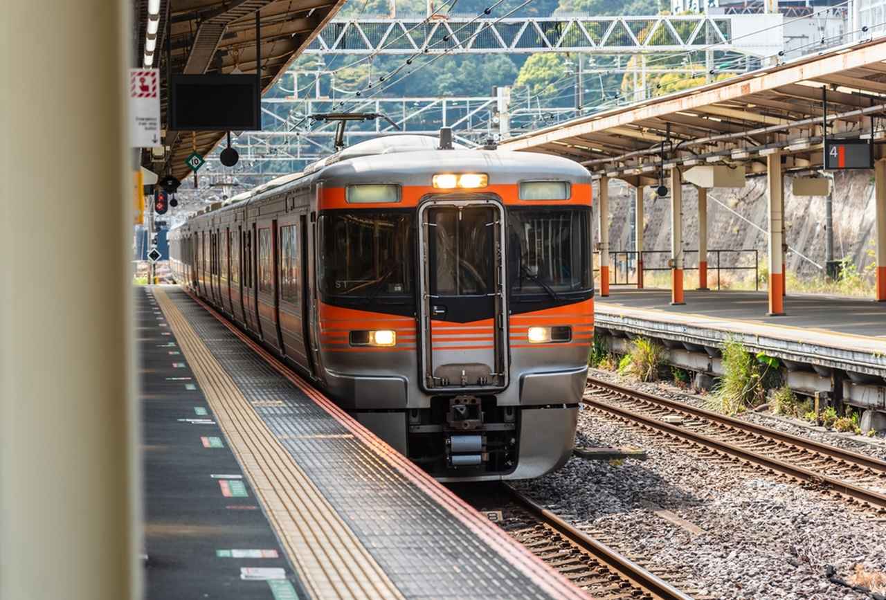 画像: 「乗り換えまで時間がない、でも」駅で迷う外国人を助けようとして自爆寸前 → 周りのフォローに感激！