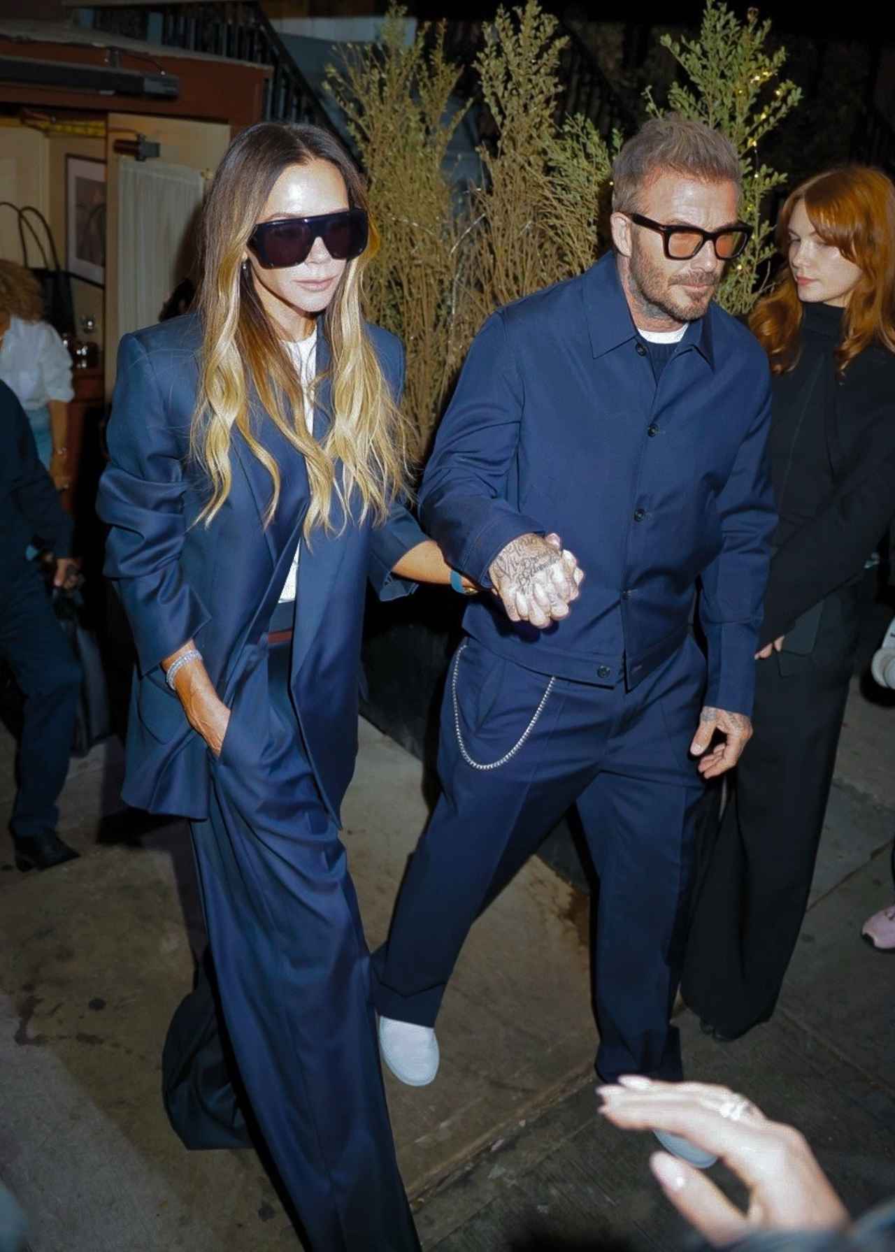 画像: ネイビーでリンクさせた洗練コーデ