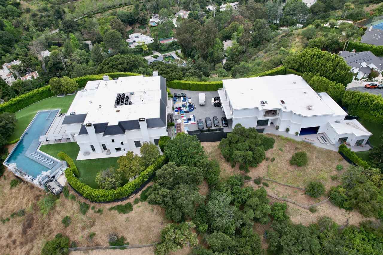 画像2: 【内部写真あり】ジェニファー・ロペス、90億円豪邸を無償譲渡　浴室24室の異次元邸宅
