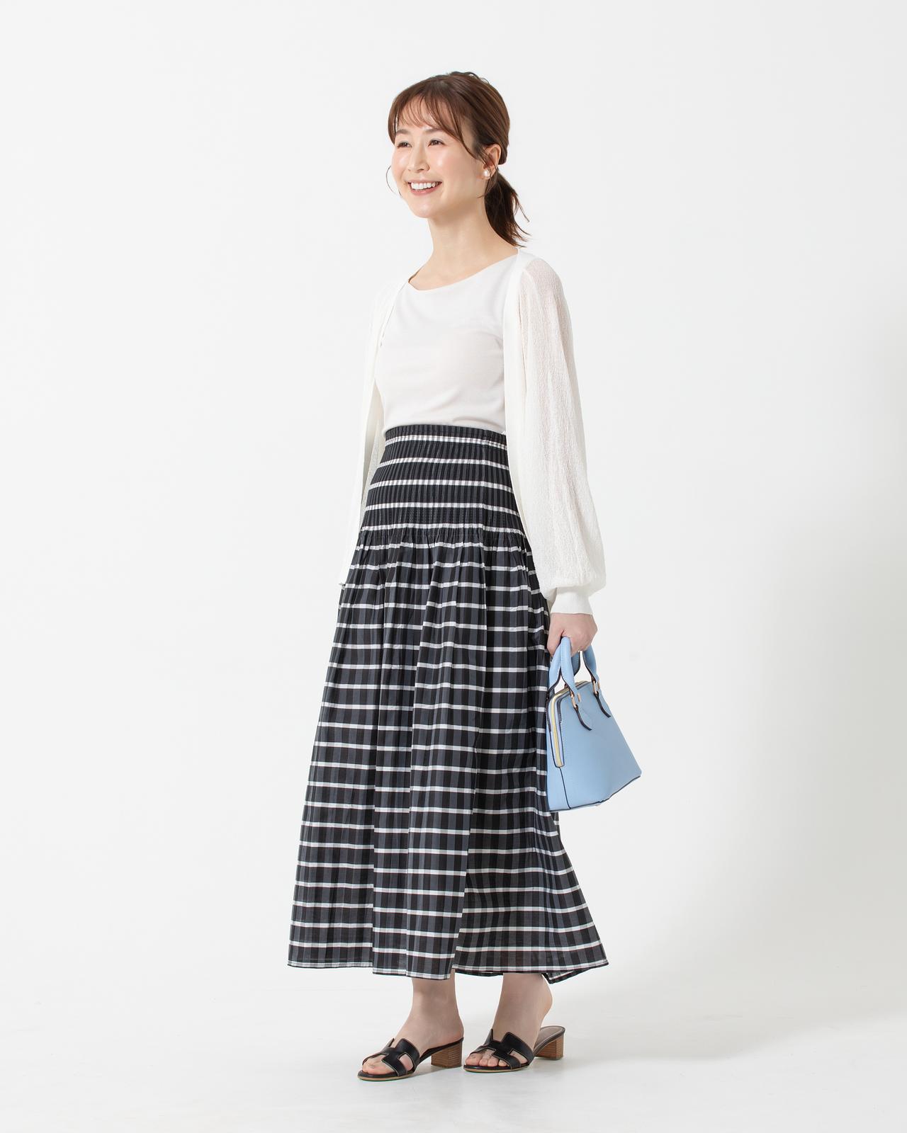 画像: ラーベン編みニットボレロ　¥3,490／ブラトップ ボートネックノースリーブ　¥1,990／ウエストシャーリングチェックスカート　¥3,990／ミニブガッティショルダーバッグ　¥3,990