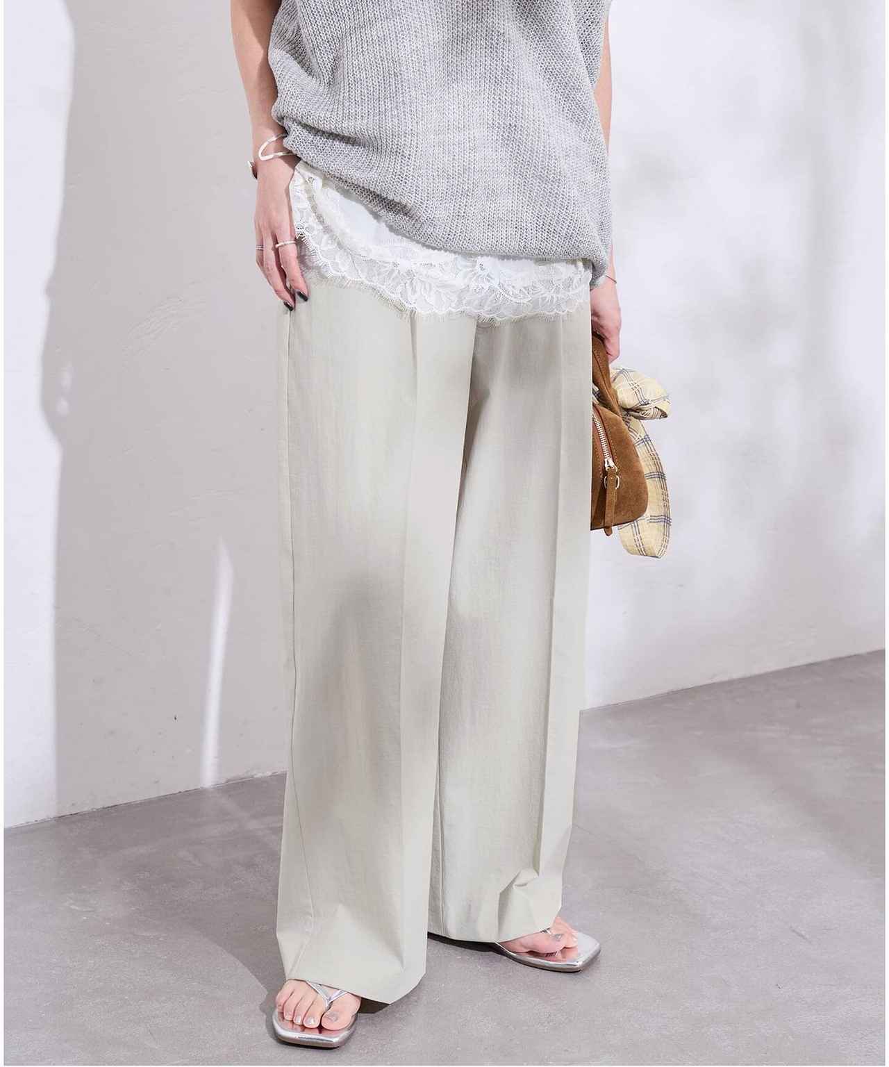 画像: 「リネンナイロンストレッチスラックス」￥16,500 出典：ジャーナル スタンダード