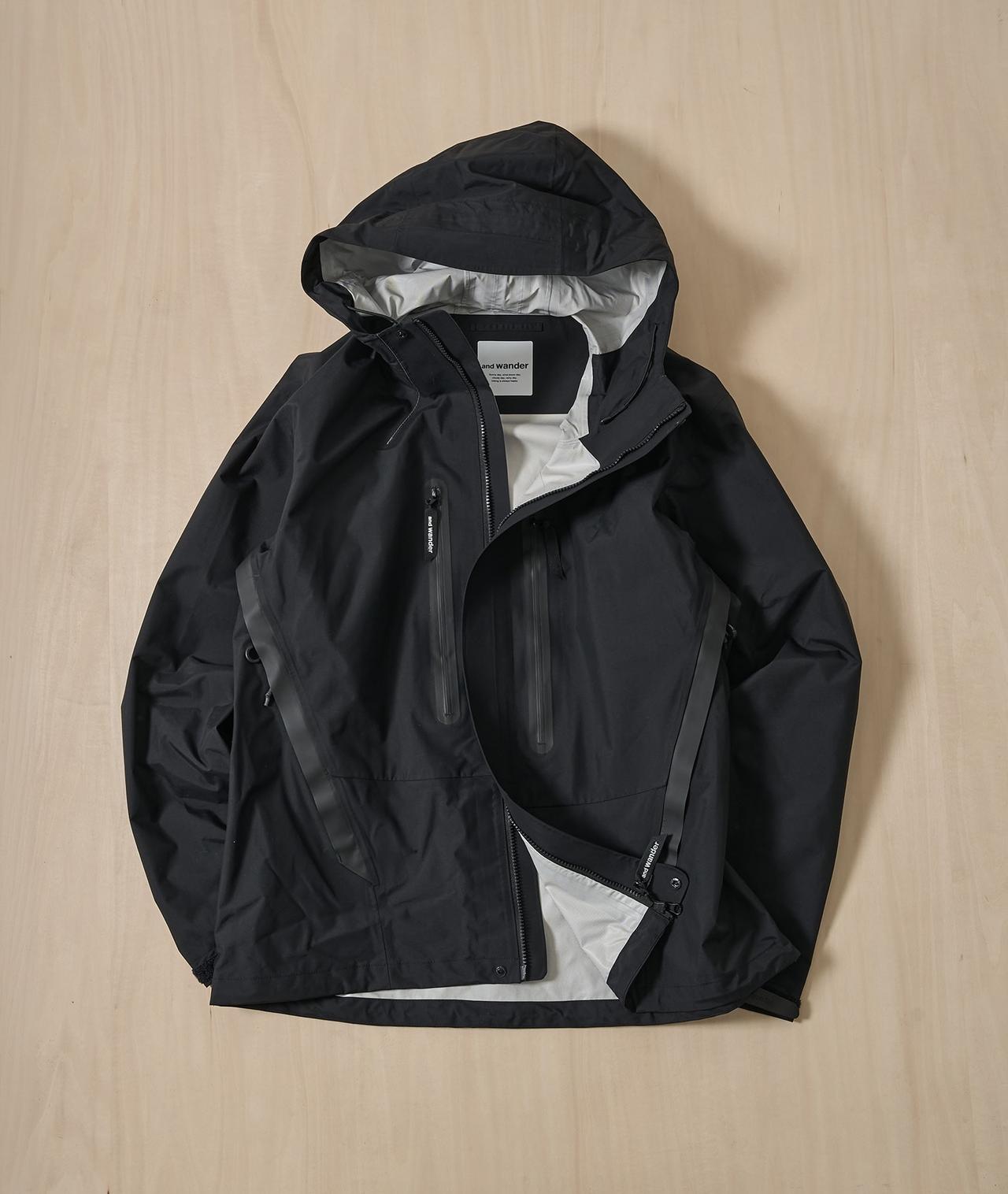 画像: 「2.5L hiker rain jacket」￥46,200【アンドワンダー】 出典：キータイムズ