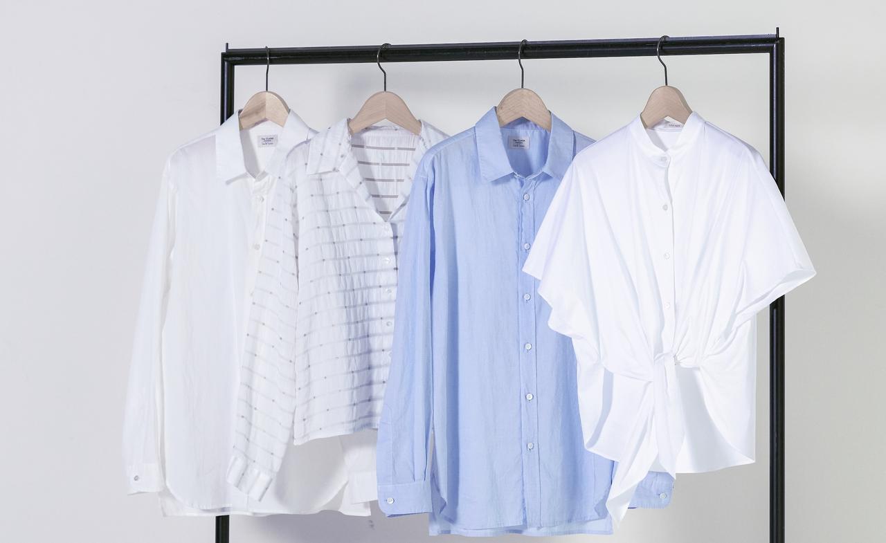 画像: 右から"DES PRÉS"の白シャツ￥26,400(DES PRÉS)・"The CLASIK"別注のブルーシャツとホワイトシャツ￥42,900(LAND OF TOMORROW MARUNOUCHI)・"BACCA”のシャツ￥36,300(B Edtion NEWoMan SHINJUKU)