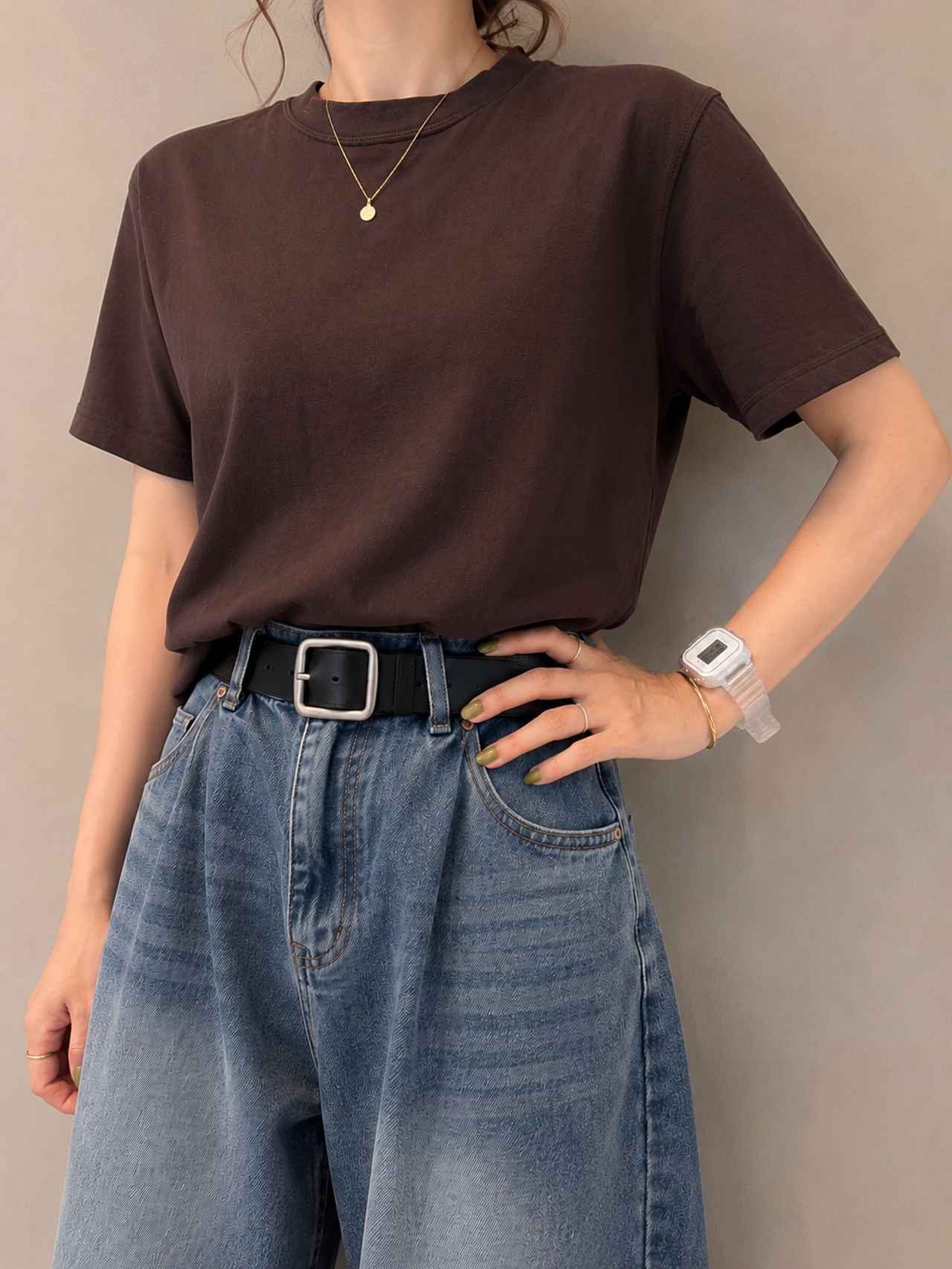 画像: 腕元にほどよい抜け感をプラス