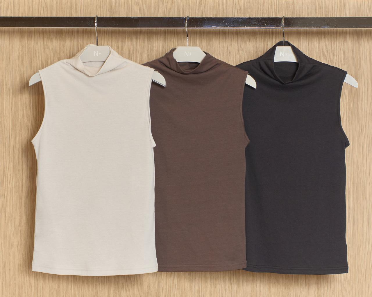 画像: しなやかフィット２枚仕立てボトルネックプルオーバー¥1,990 www.nitori-net.jp