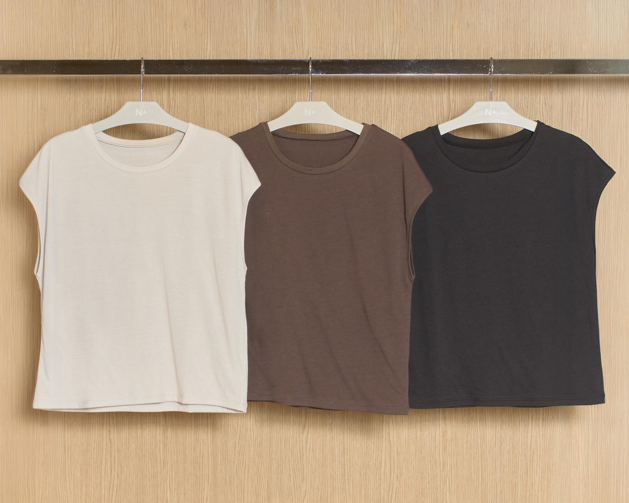 画像: しなやかフィット２枚仕立てフレンチプルオーバー¥1,990 www.nitori-net.jp