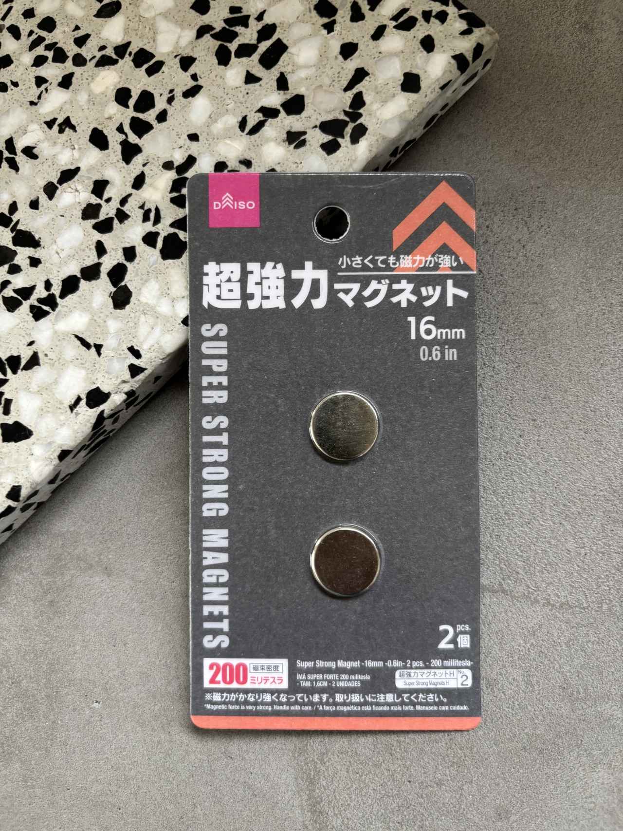 画像: 「超強力」をうたうマグネット