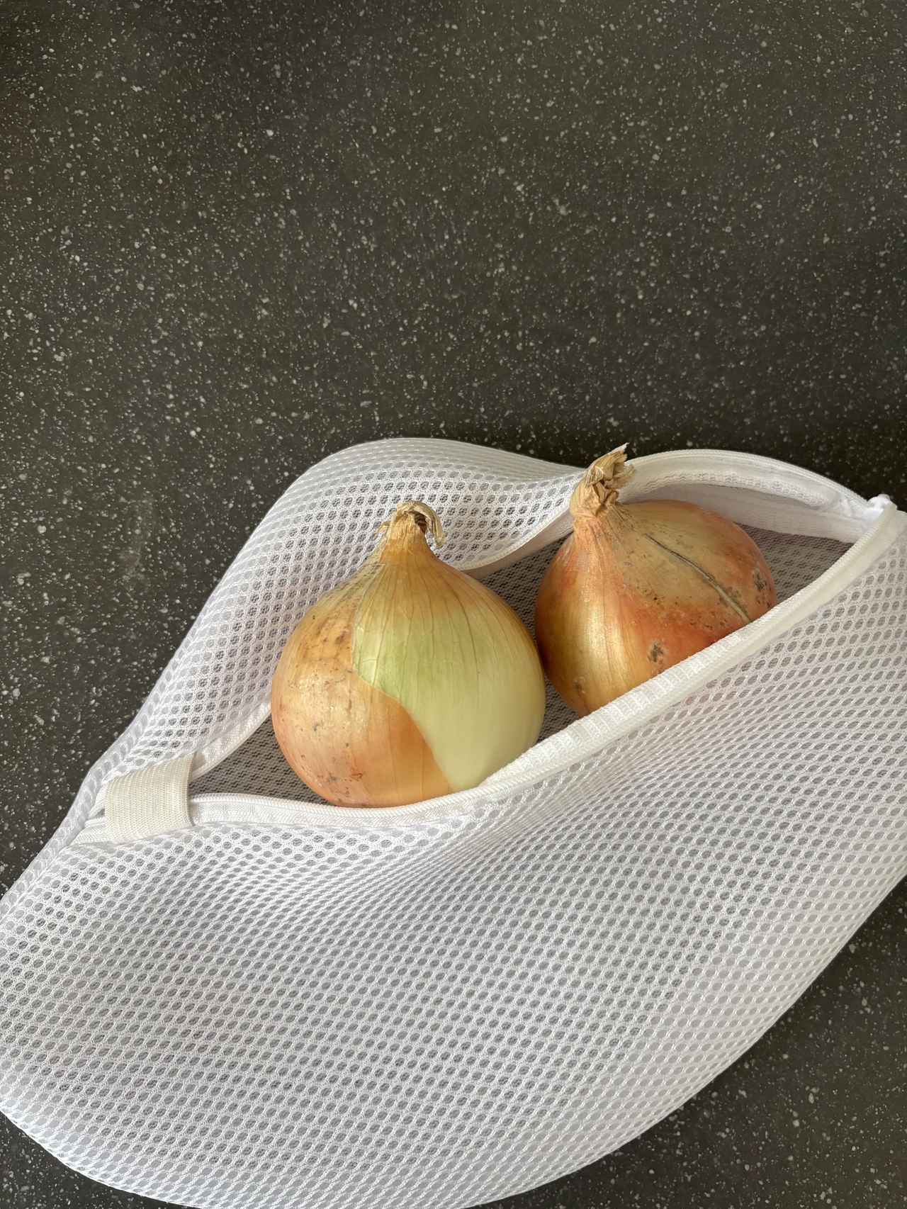 画像: 通気性を生かして野菜収納