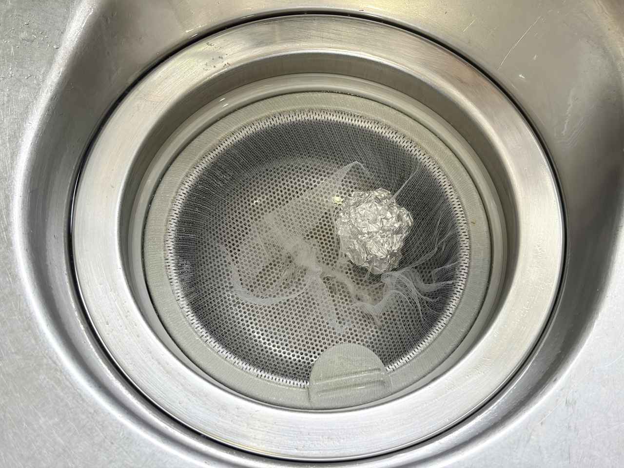 画像3: 入れるだけ！ 排水溝をキレイに保つ裏ワザ
