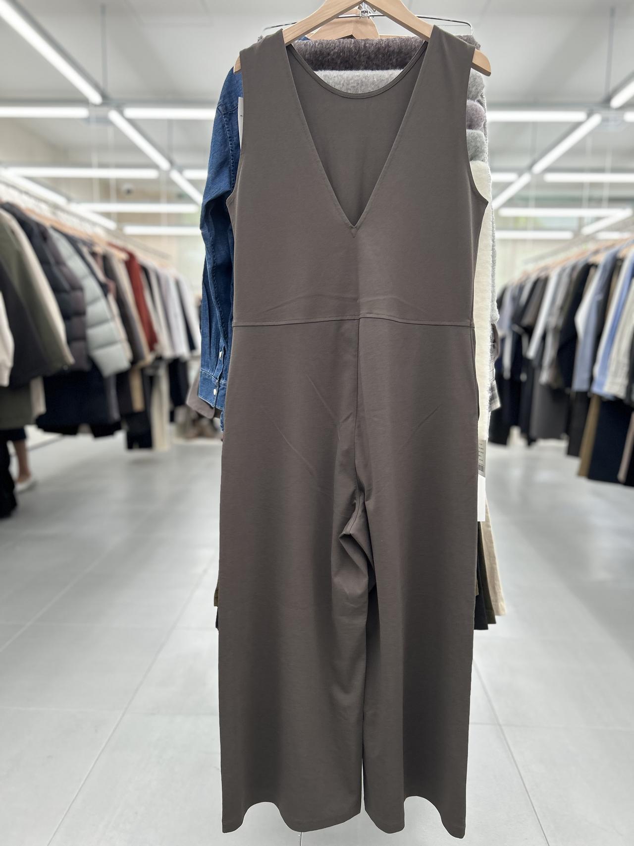 画像2: 【無印良品】婦人 スムースポンチジャンプスーツ¥4,990　※2026年7月中旬発売予定 www.muji.com