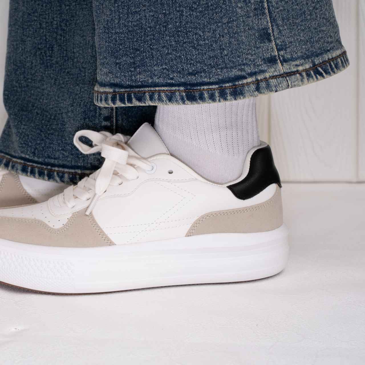 画像3: 大きく開いたかかとの隙間もピタッとフィット