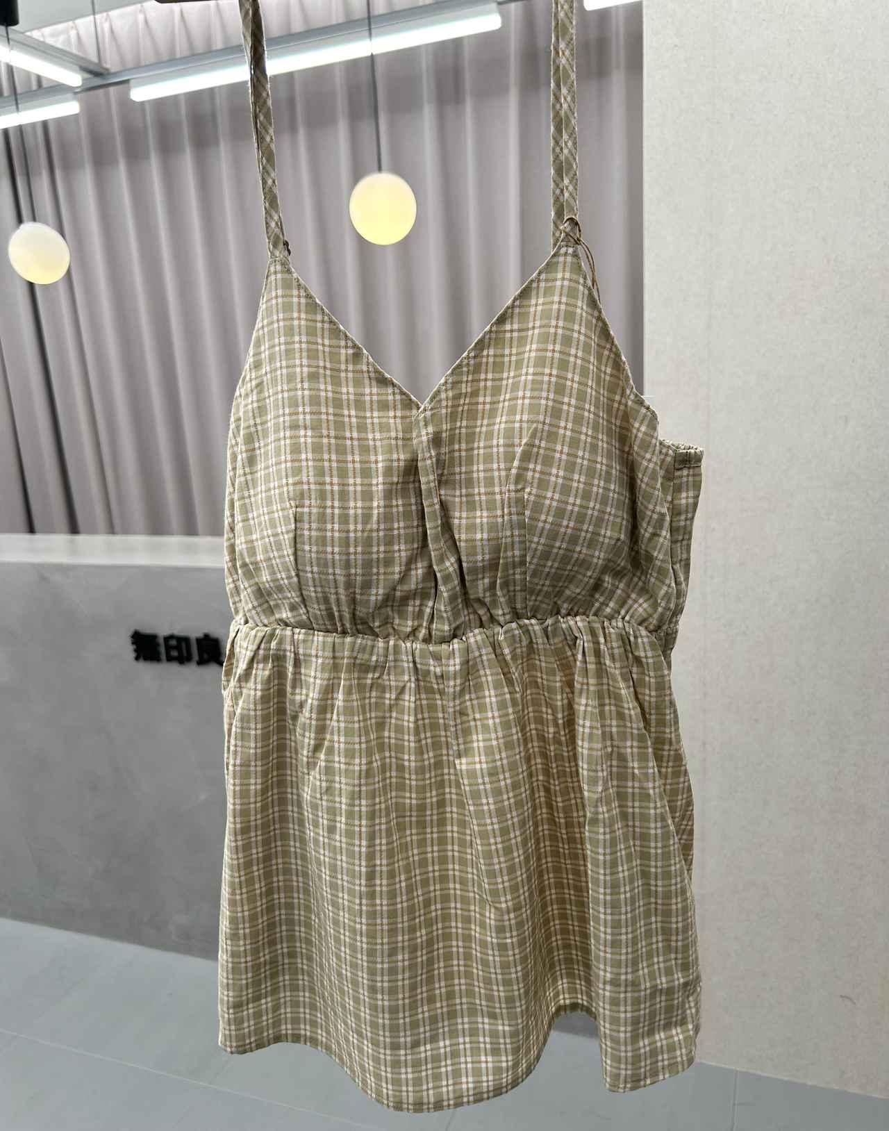 画像: 【無印良品】婦人 コットンドビー織りチェック ブラキャミソール¥1,490 www.muji.com