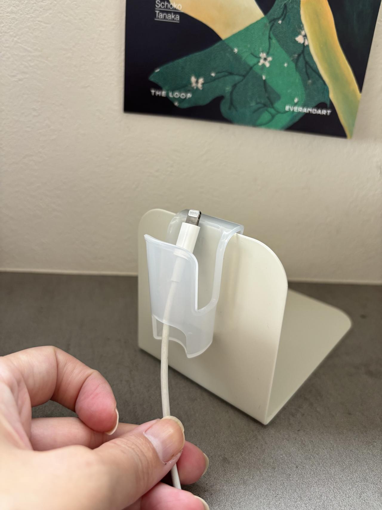 画像1: 充電しながら使えるスマホスタンドに