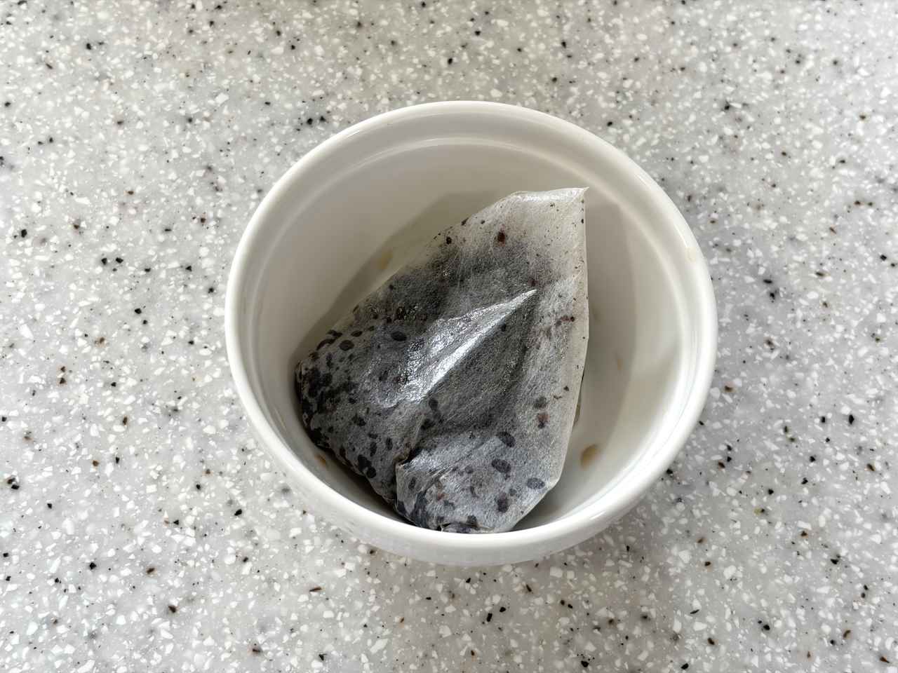 画像: 麦茶パックでエコな掃除を
