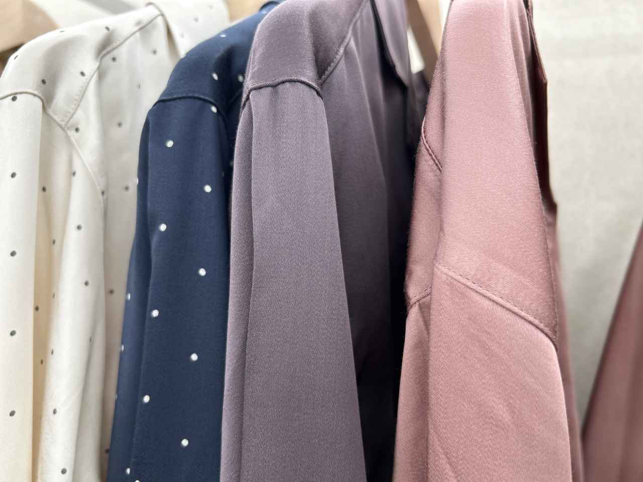 画像: 【無印良品】婦人 なめらかサテン 長袖パジャマ各 ¥4,990 www.muji.com